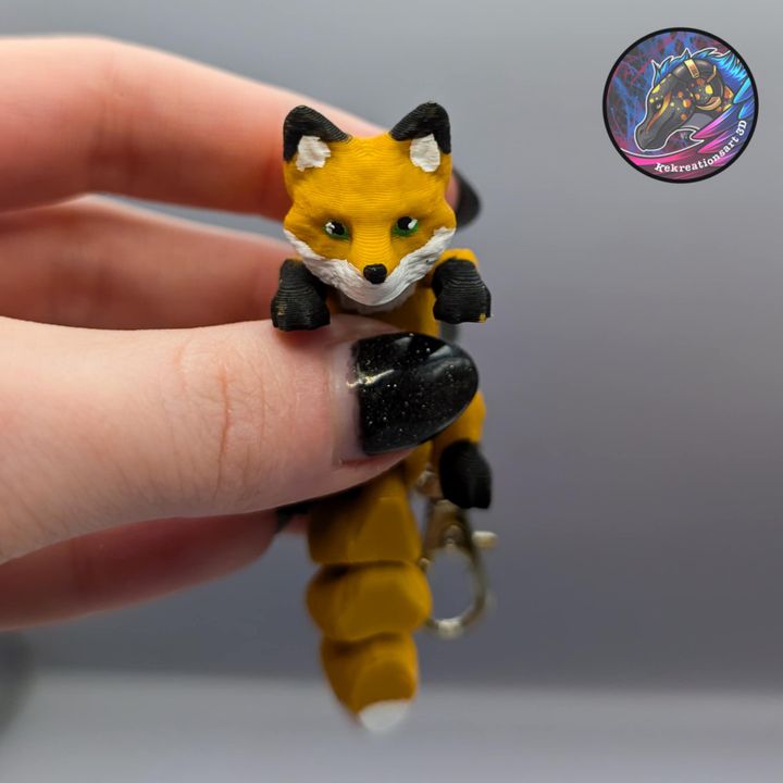 Kirsten M 毛茸茸的小狐狸钥匙扣-3D合纵社-3D打印模型STL格式3mf格式免费下载！